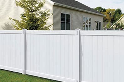 White vinyl fence by Palominos Landscaping of Caldwell Idaho